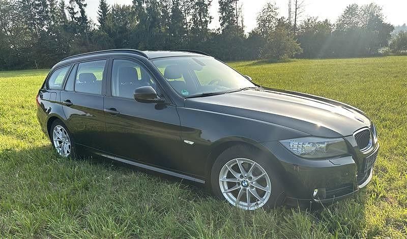 Gebraucht BMW 318 143 PS (105 kW) 2010 Schwarz Kombi