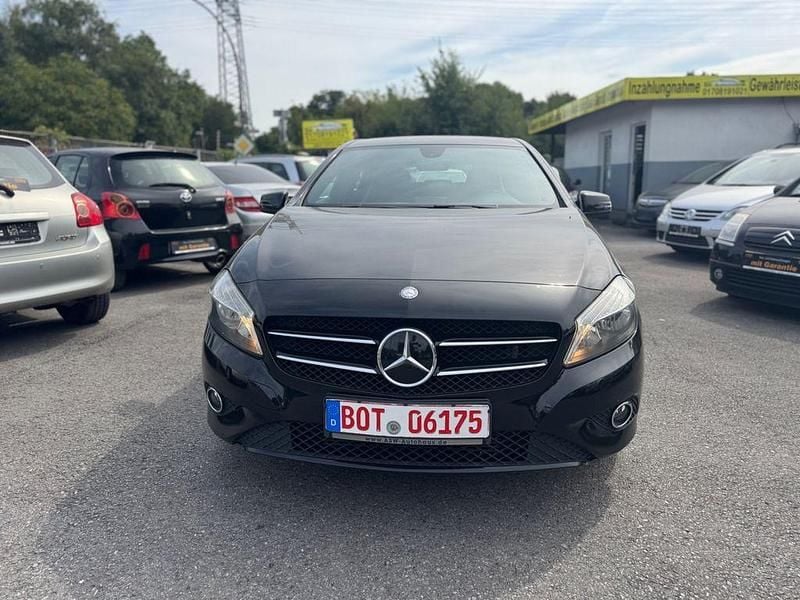 Schwarz Gebraucht 2012 Mercedes A180 Limousine | 6.950 € (Guter Preis) - Bild 1/4