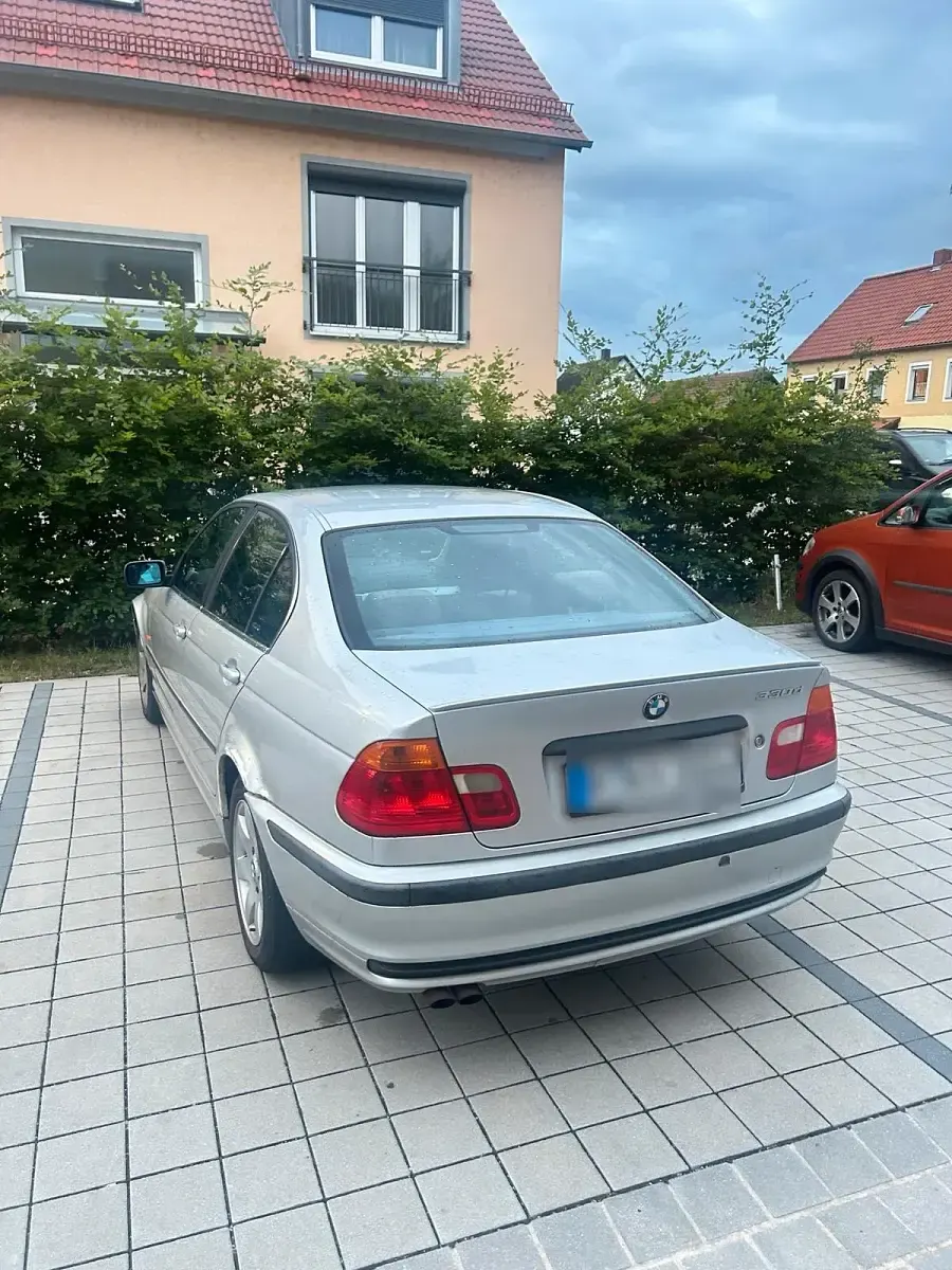 Gebraucht BMW 320 150 PS (110 kW) 1998 Silber Limousine