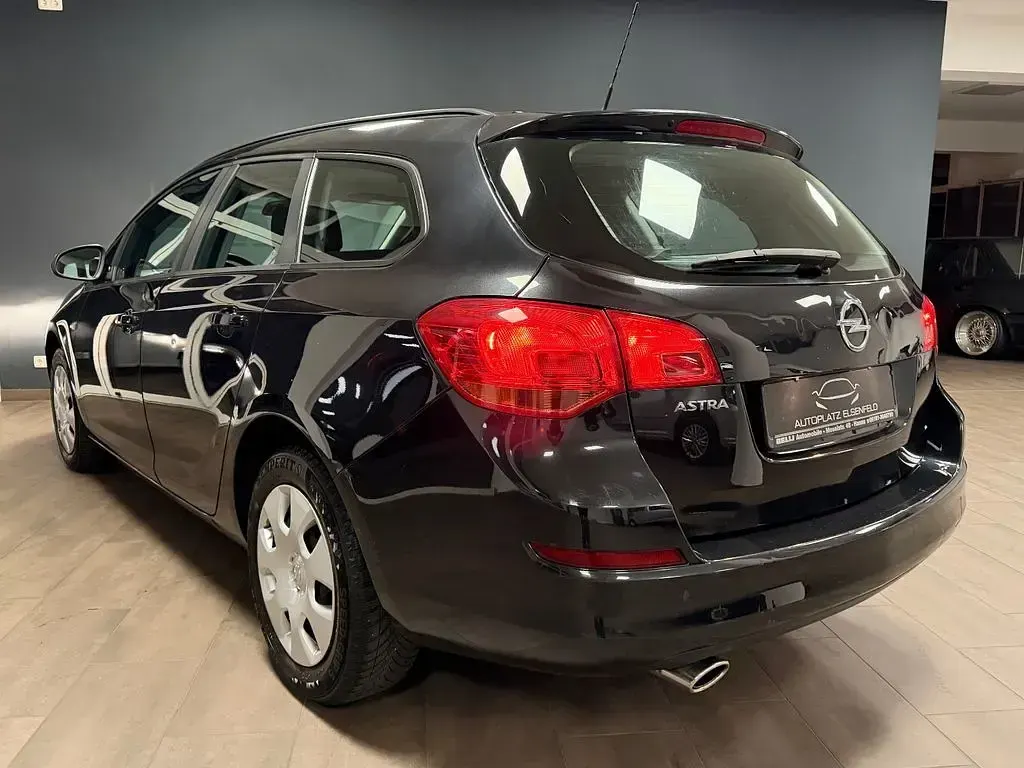 Gebraucht Opel Astra Selection 120 PS (88 kW) 2012 Karbonschw graphitschw midnigh Kombi