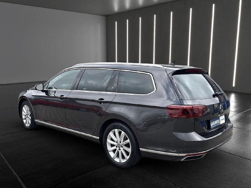 Gebraucht VW Passat Elegance 150 PS (110 kW) 2021 Mangangrau metallic Kombi