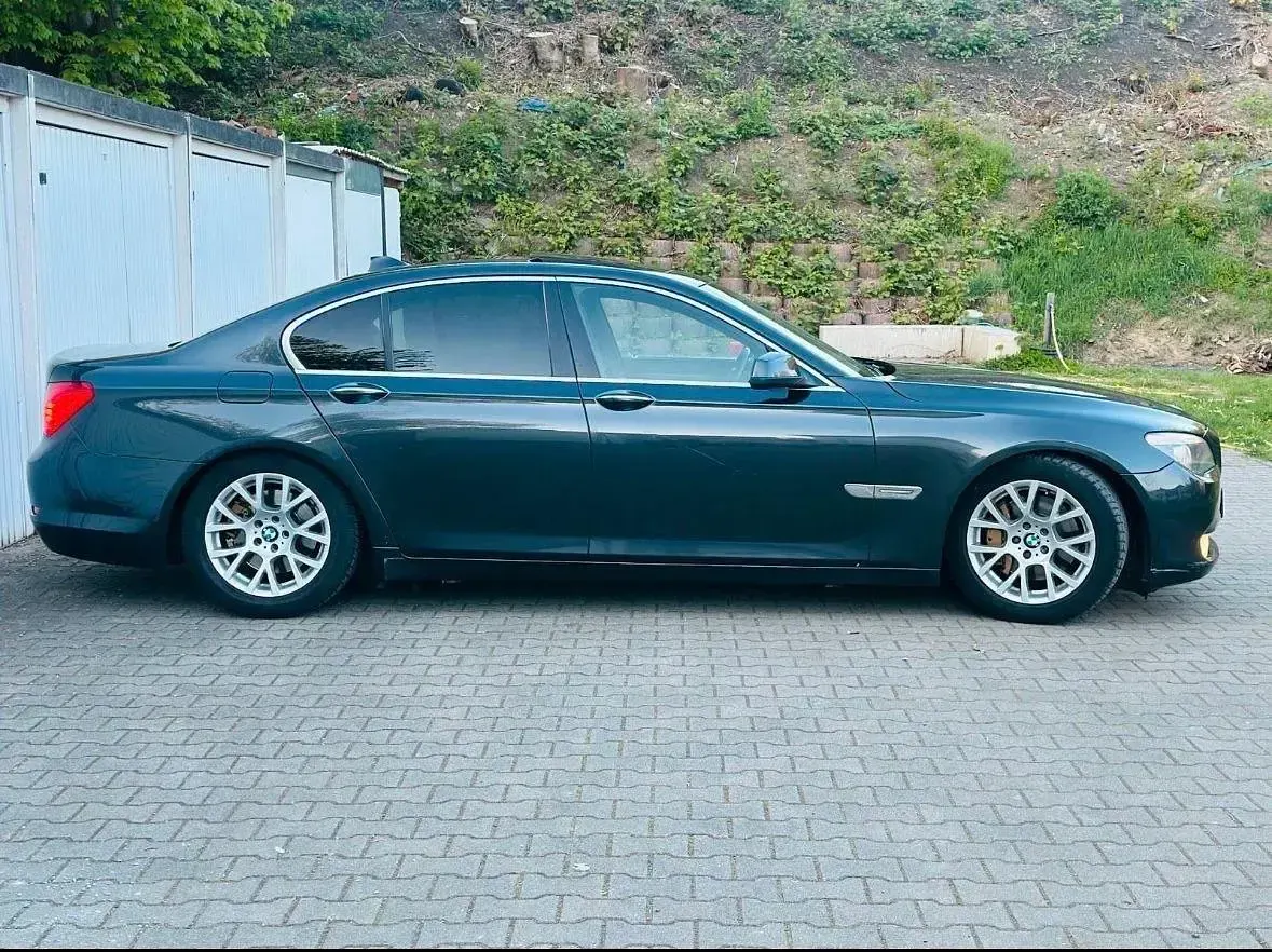 Gebraucht BMW 730 245 PS (180 kW) 2010 Schwarz Limousine