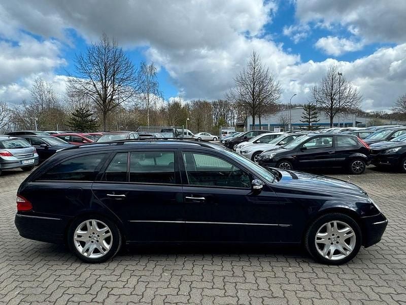 Gebraucht Mercedes E240 177 PS (130 kW) 2005 Blau Limousine