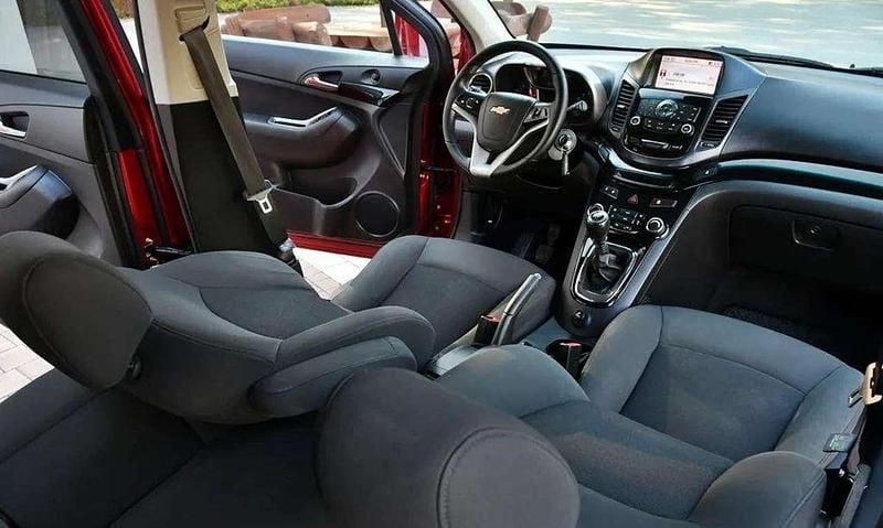 Rot Gebraucht 2011 Chevrolet Orlando LT Kombi | 6.800 € (Fairer Preis) - Bild 1/4