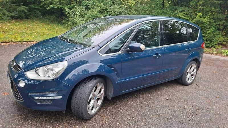 Blau Gebraucht 2012 Ford S-MAX Business Edition Van / Kleinbus | 5.950 € (Guter Preis) - Bild 1/4