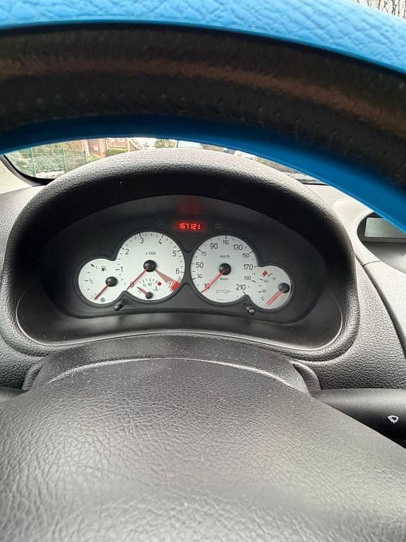 Gebraucht Peugeot 206 CC 109 PS (80 kW) 2003 Schwarz Cabrio