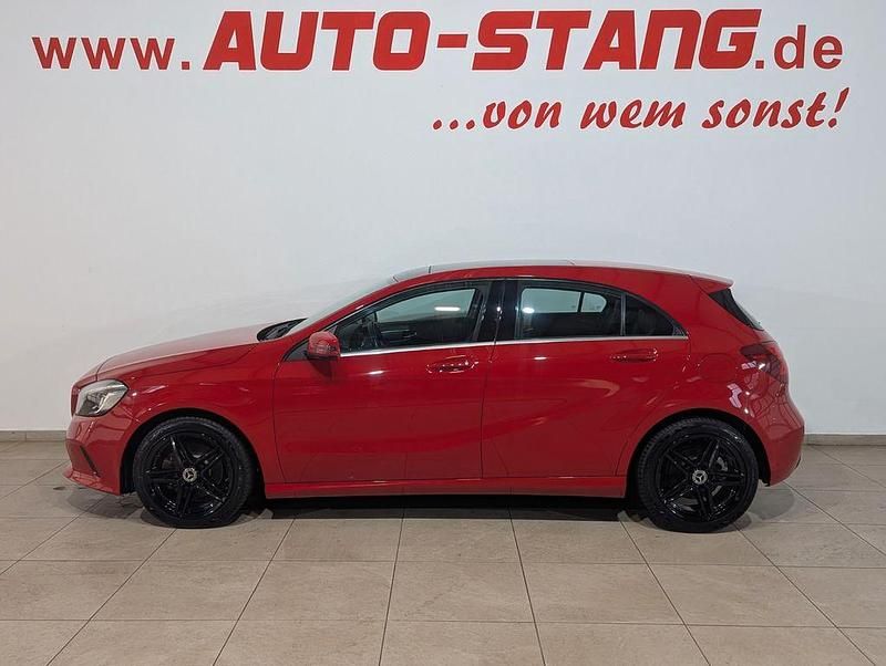 Gebraucht Mercedes A180 122 PS (89 kW) 2016 Rot Limousine