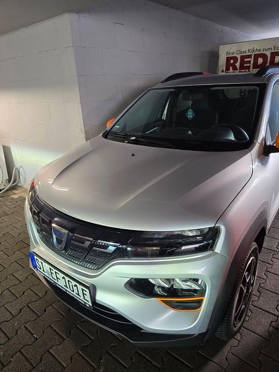 Silber Gebraucht 2022 Dacia Spring Essentiel Kleinwagen | 9.100 € (Etwas zu teuer) - Bild 1/3