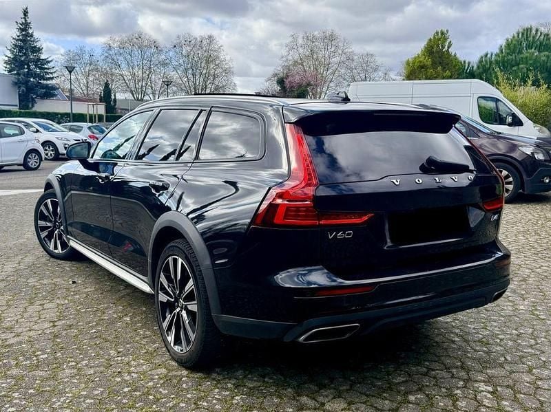 Gebraucht Volvo V60 CC 197 PS (144 kW) 2022 Schwarz Kombi