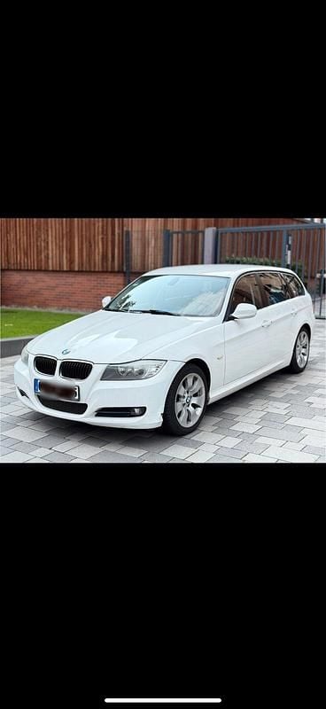 Weiß Gebraucht 2011 BMW 318 Kombi | 3.200 € (Superpreis) - Bild 1/4