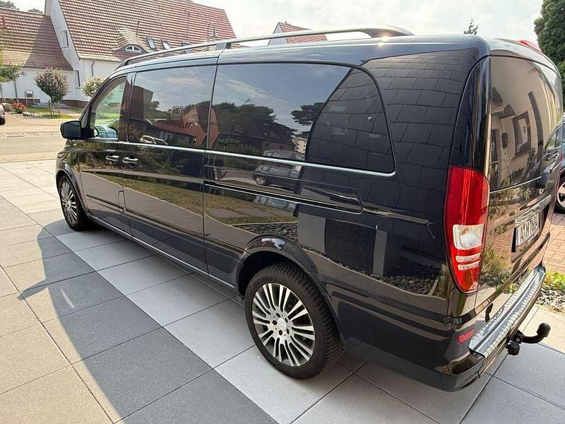 Schwarz Gebraucht 2011 Mercedes Viano Edition Van / Kleinbus | 18.900 € (Teuer) - Bild 1/3
