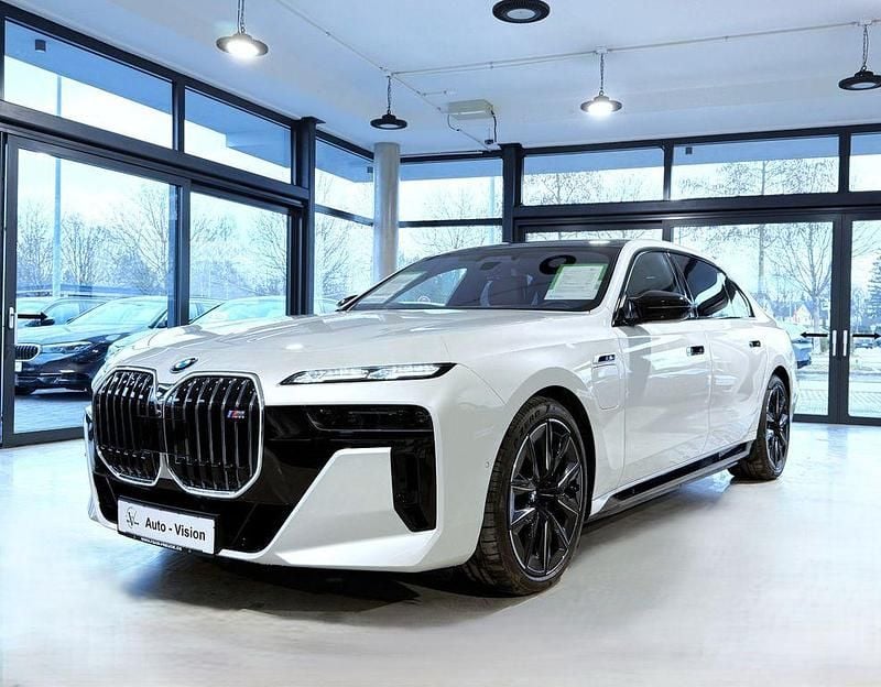 Gebraucht BMW M760e Performance 571 PS (419 kW) 2023 Weiß Limousine