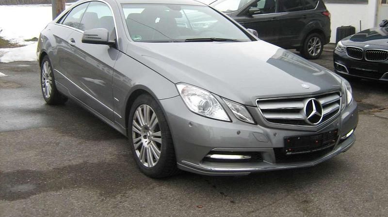 Gebraucht Mercedes E350 Avantgarde 265 PS (194 kW) 2012 Palladiumsilber metallic Coupé