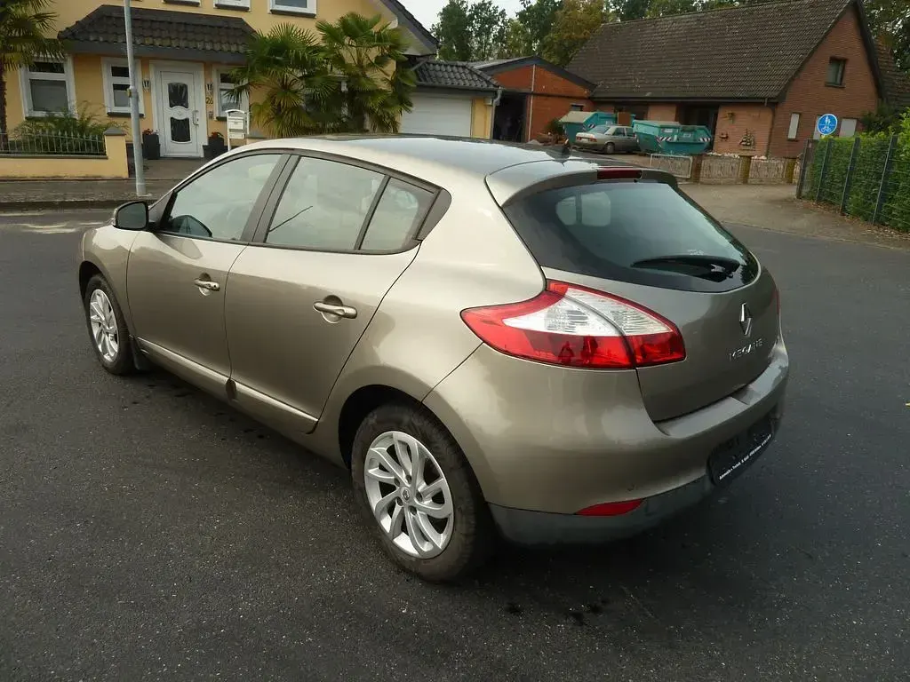 Gebraucht Renault Mégane III Initiale Paris 132 PS (97 kW) 2013 Gold Limousine