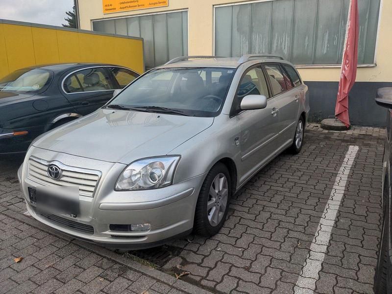 Silber Gebraucht 2003 Toyota Avensis Kombi | 2.999 € (Fairer Preis) - Bild 1/4