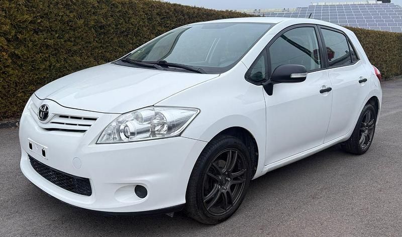 Gebraucht Toyota Auris 100 PS (73 kW) 2011 Weiß Limousine