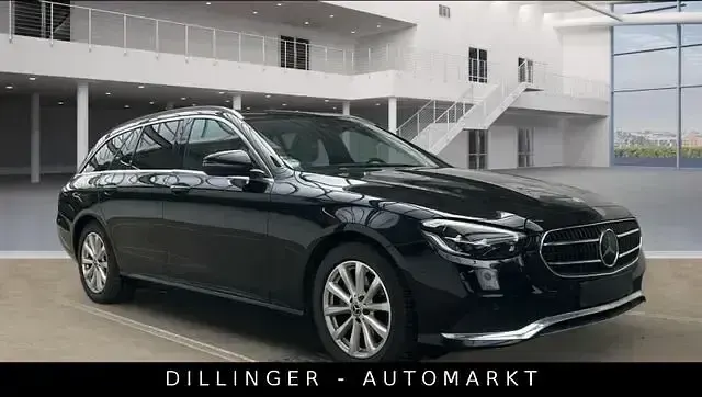 Gebraucht Mercedes E220 200 PS (147 kW) 2023 Baltic black Kombi