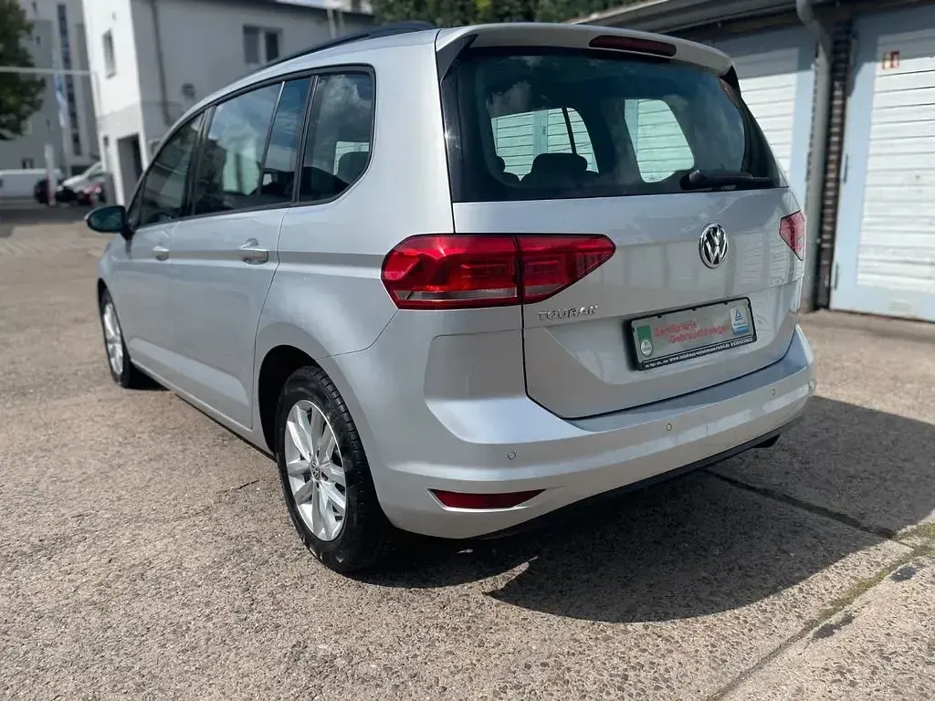 Gebraucht VW Touran Comfortline 150 PS (110 kW) 2019 Silber Van / Kleinbus