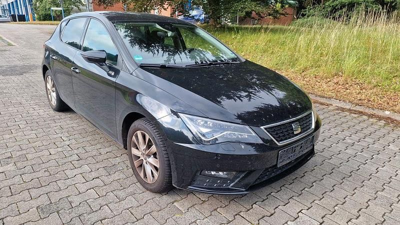 Schwarz Gebraucht 2017 Seat Leon Style Limousine | 6.900 € - Bild 1/4
