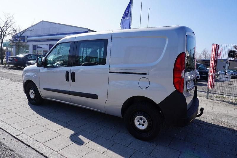 Second-hand Opel Combo 105 CP (77 kW) 2015 Argintiu Monovolum