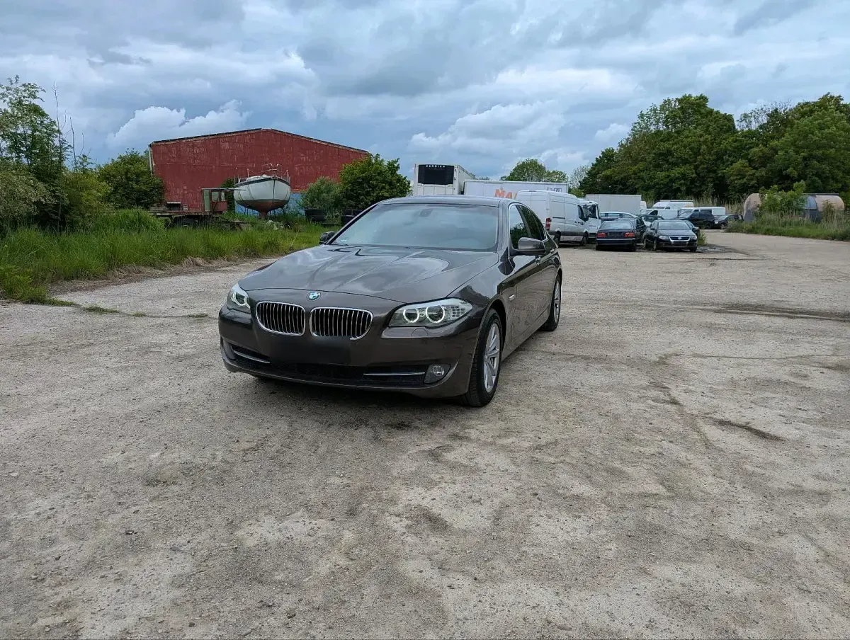 Gebraucht BMW 523 204 PS (150 kW) 2010 Braun Limousine
