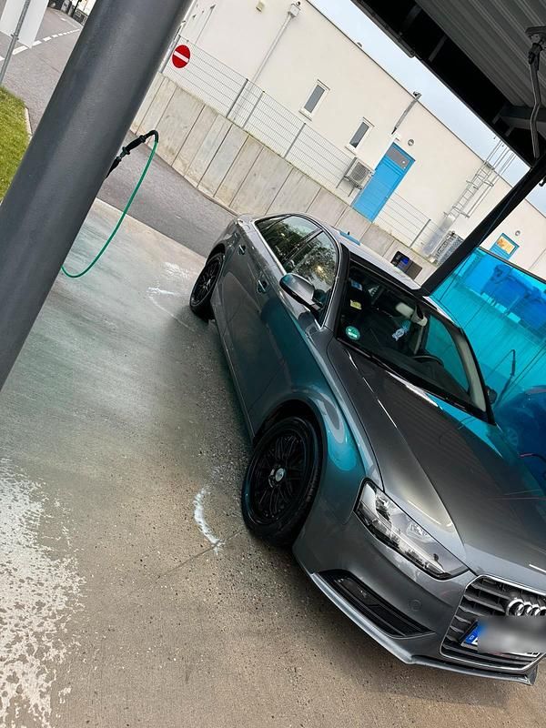 Grau Gebraucht 2014 Audi A4 Limousine | 9.000 € (Fairer Preis) - Bild 1/4