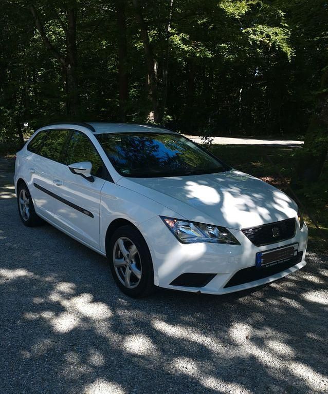Weiß Gebraucht 2016 Seat Leon ST Kombi | 9.250 € (Superpreis) - Bild 1/4