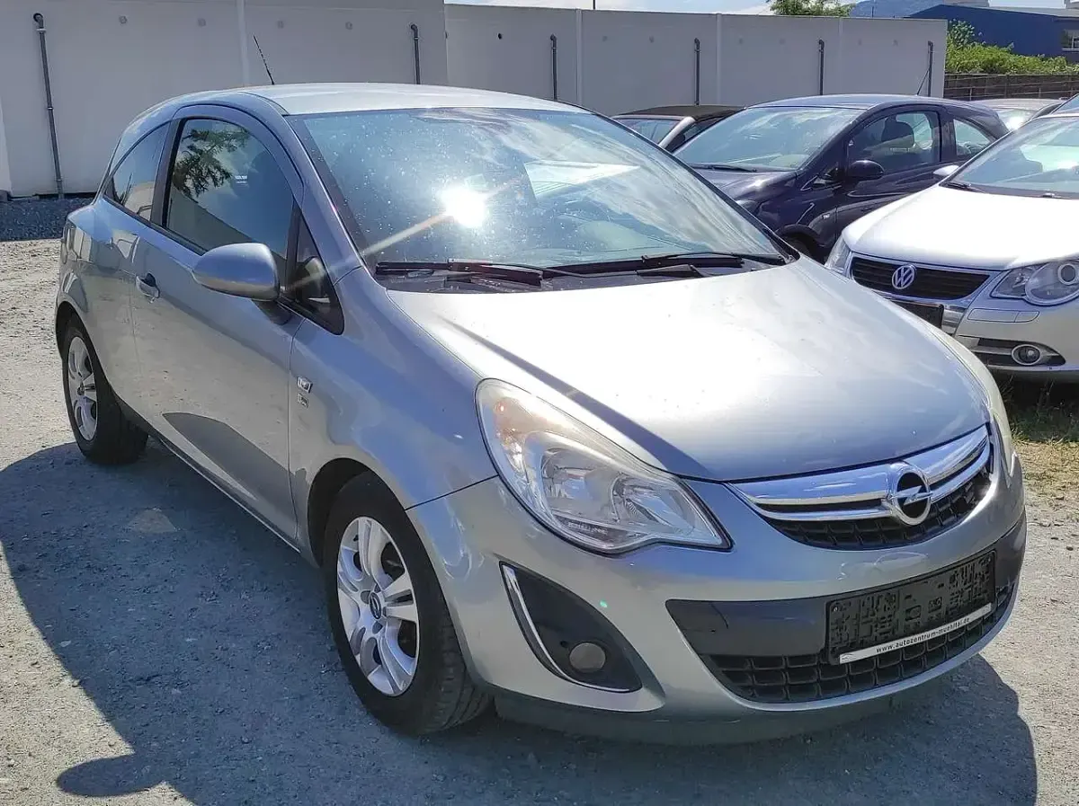Gebraucht Opel Corsa 87 PS (63 kW) 2012 Silbersee/perl silber (m2) Kleinwagen