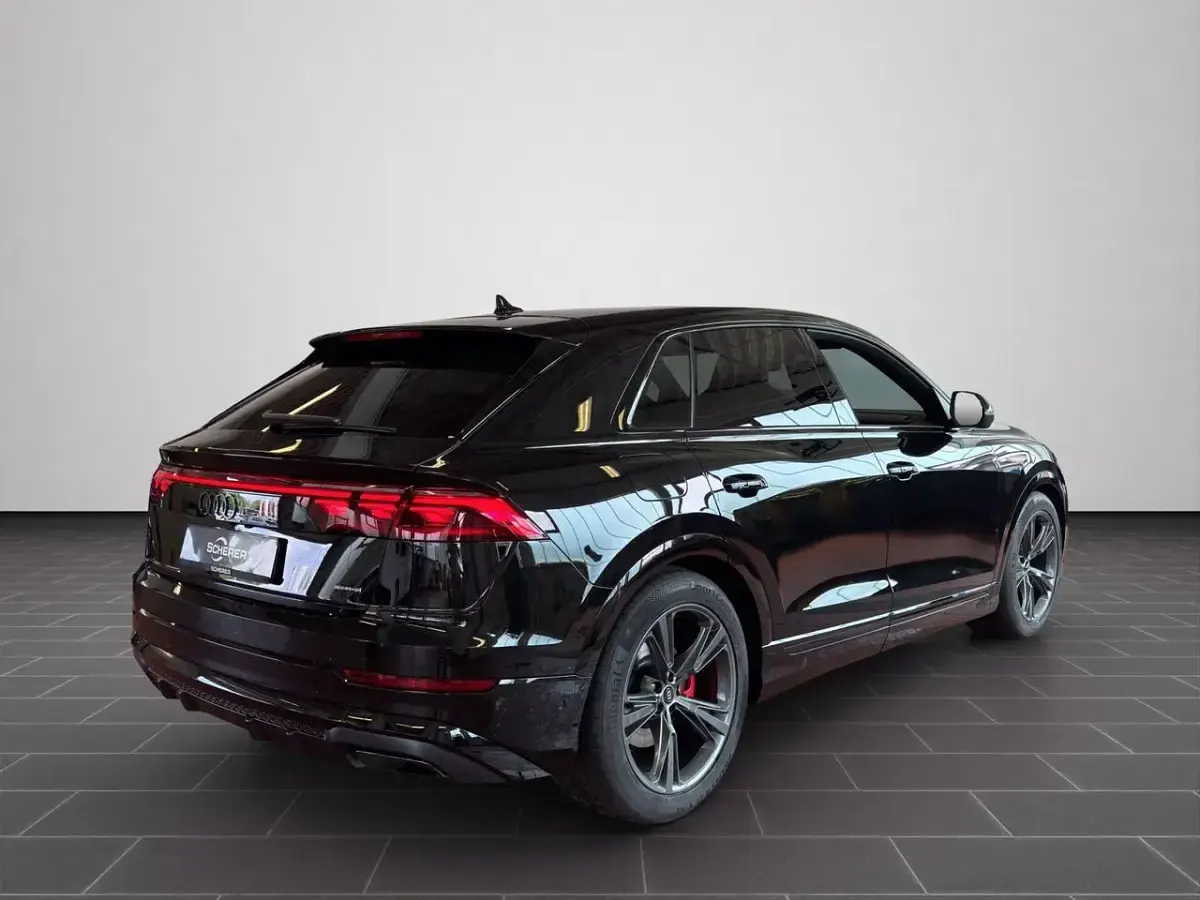 Neu Audi Q8 Ambiente 490 PS (360 kW) 2026 Mythosschwarz metallic (metallic) SUV