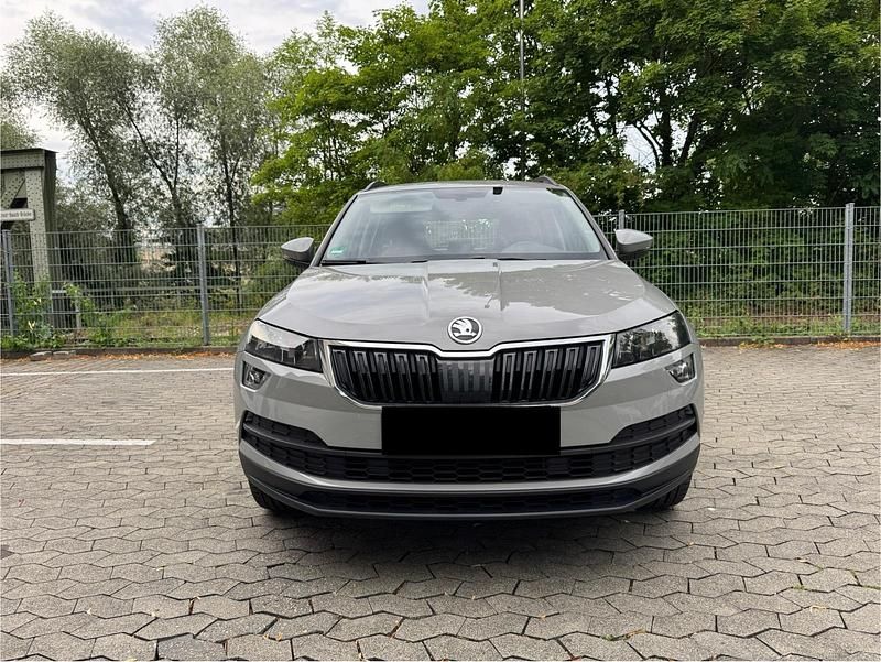 Grau Gebraucht 2019 Skoda Karoq SUV | 15.500 € (Fairer Preis) - Bild 1/4