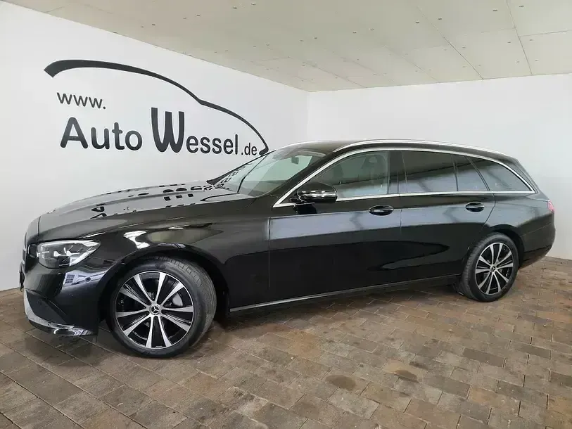Gebraucht Mercedes E300 320 PS (235 kW) 2022 Ung. schwarz  unilack Kombi