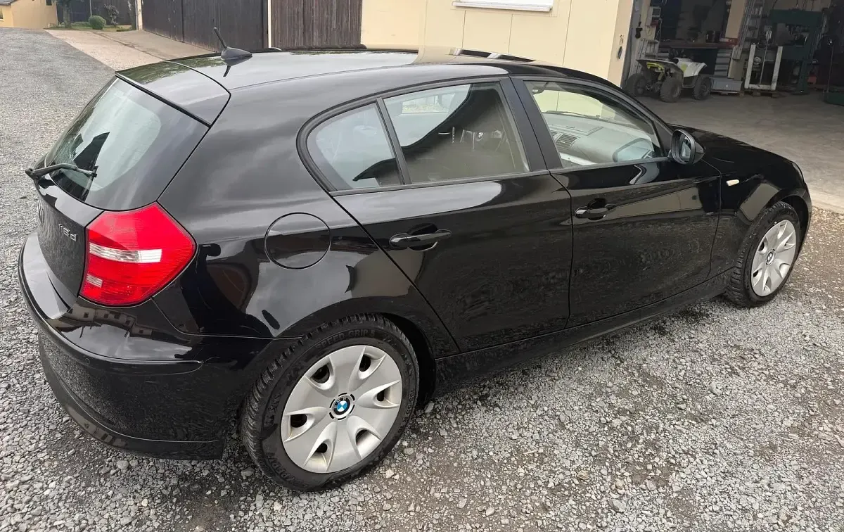 Gebraucht BMW 118 143 PS (105 kW) 2011 Schwarz Kleinwagen
