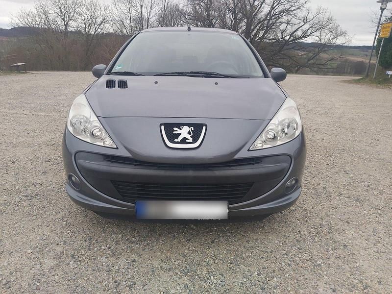 Gebraucht Peugeot 206+ 73 PS (53 kW) 2011 Grau Kleinwagen