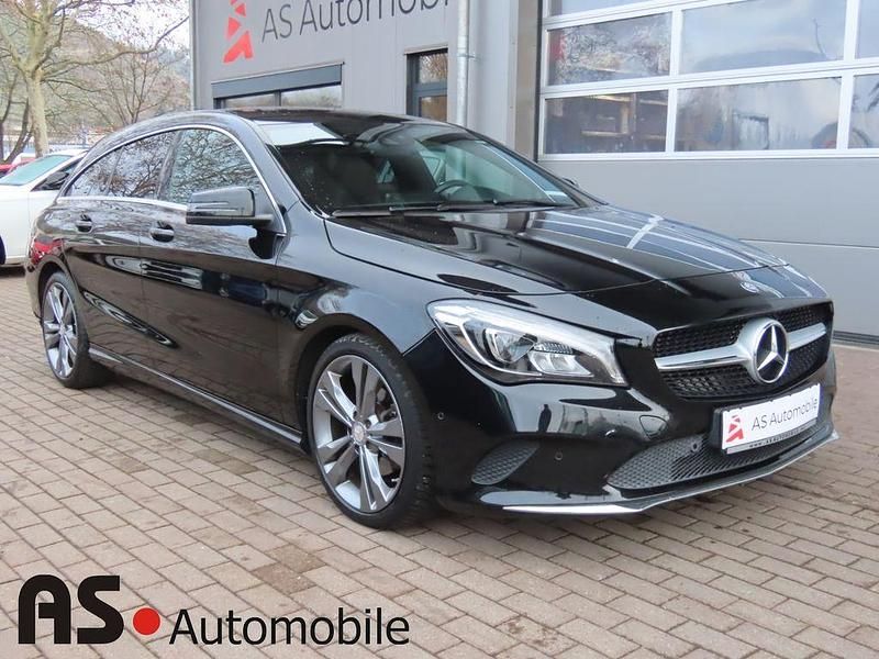 Schwarz Gebraucht 2017 Mercedes CLA180 Shooting Brake Kombi | 15.590 € (Fairer Preis) - Bild 1/4