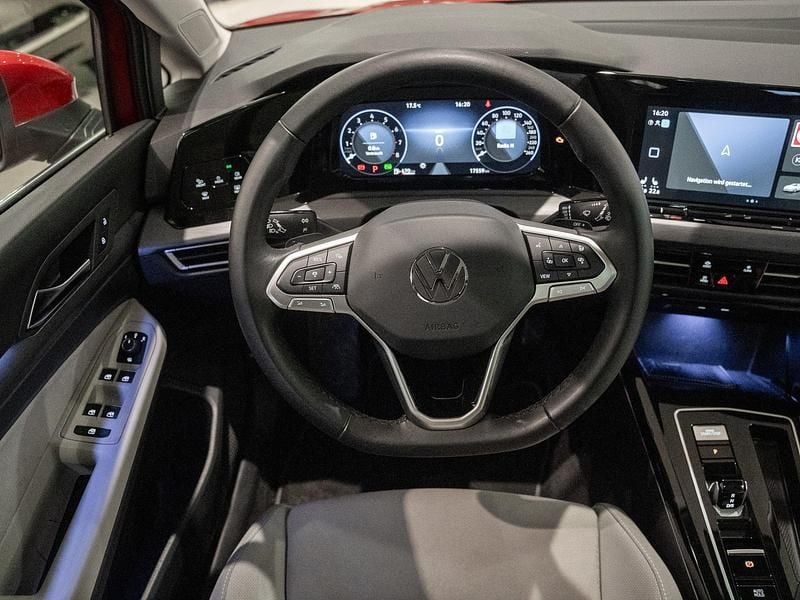 Gebraucht VW Golf VIII Style 131 PS (96 kW) 2024 Rot Kombi