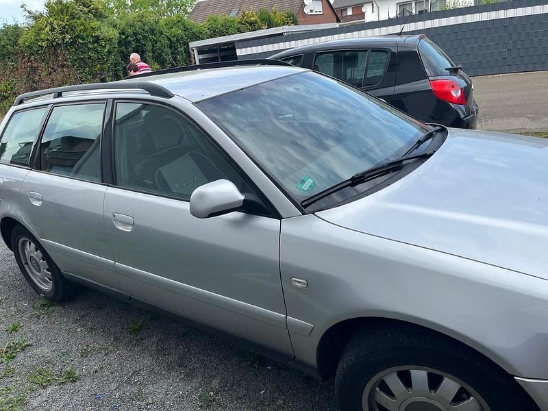 Gebraucht Audi A4 90 PS (66 kW) 2000 Silber Kombi