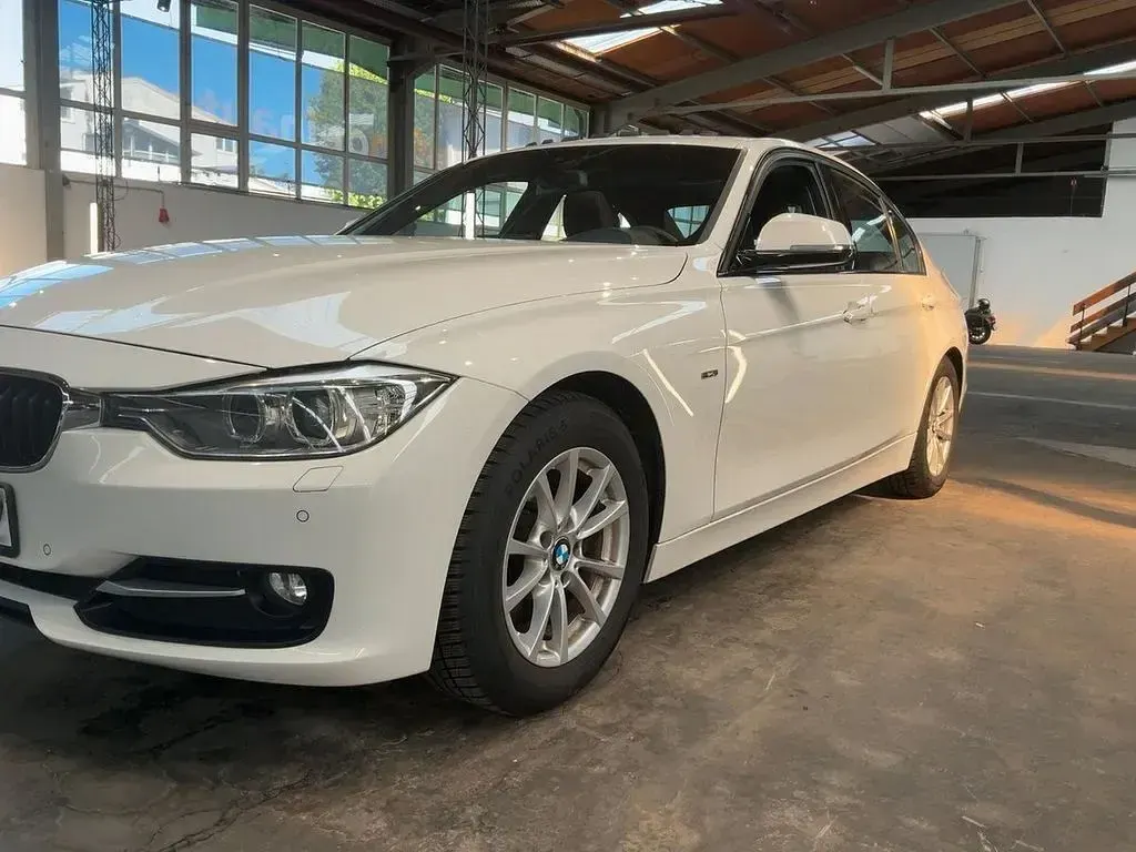 Gebraucht BMW 320 Sport Line 184 PS (135 kW) 2012 Weiß Limousine
