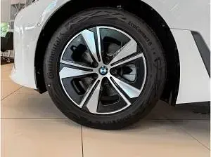 Neu BMW i4 210 kW (286 PS) 2026 Weiß (alpinweiß uni) Limousine