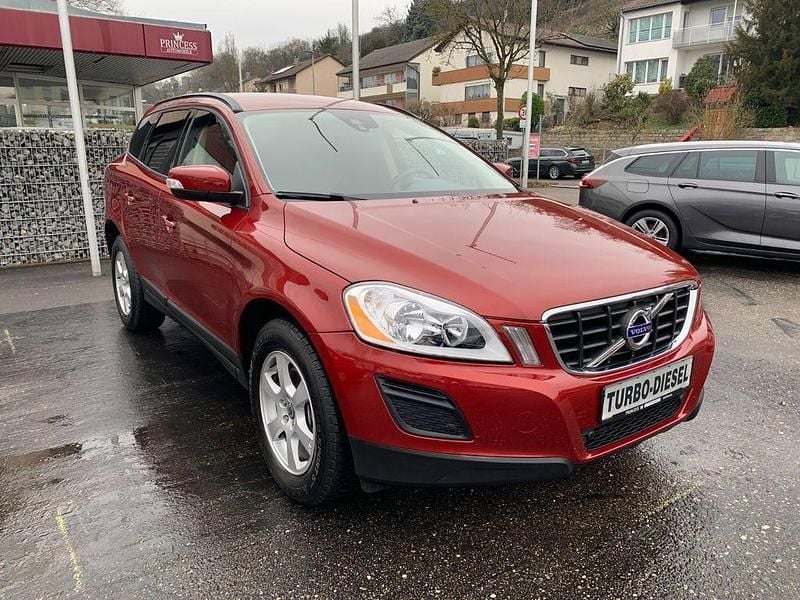 Gebraucht Volvo XC60 Kinetic 163 PS (119 kW) 2012 Rot SUV