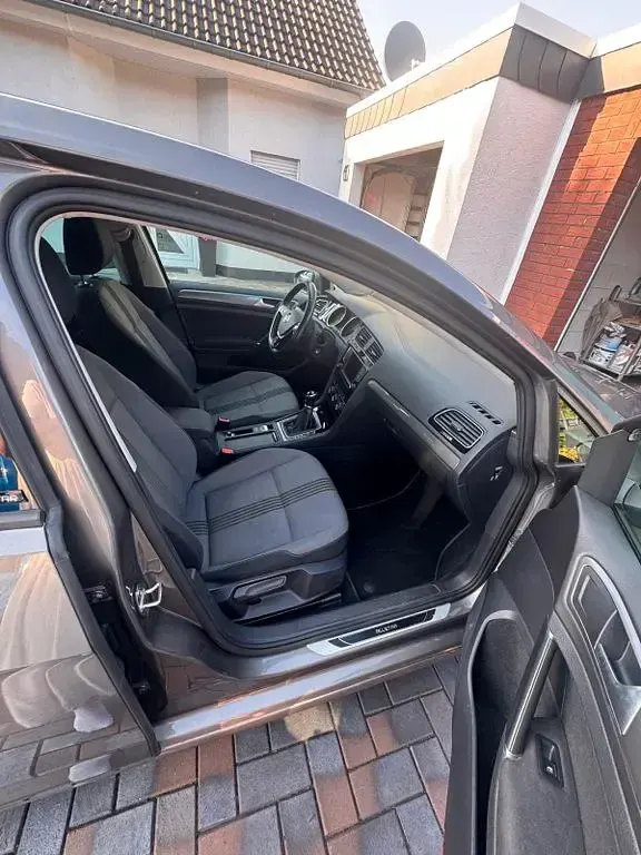 Gebraucht VW Golf VII Allstar 86 PS (63 kW) 2016 Grau Kombi