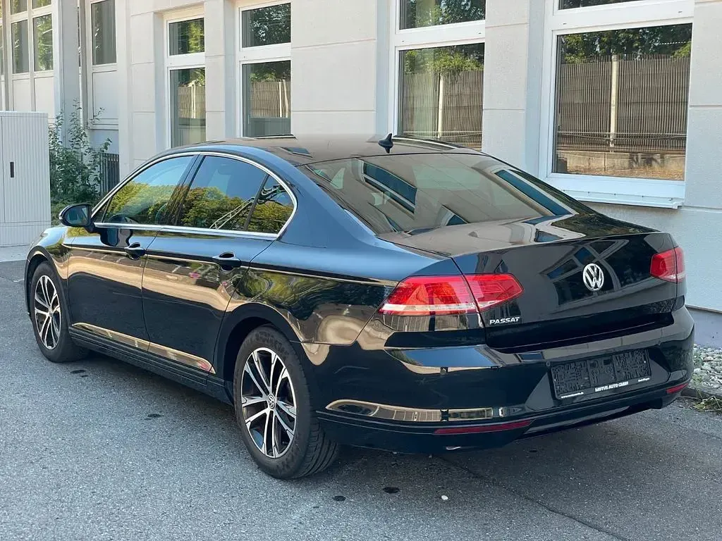 Gebraucht VW Passat 150 PS (110 kW) 2019 Schwarz Limousine