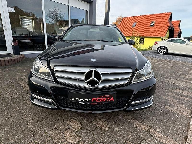 Schwarz Gebraucht 2013 Mercedes C180 Limousine | 11.990 € (Fairer Preis) - Bild 1/4