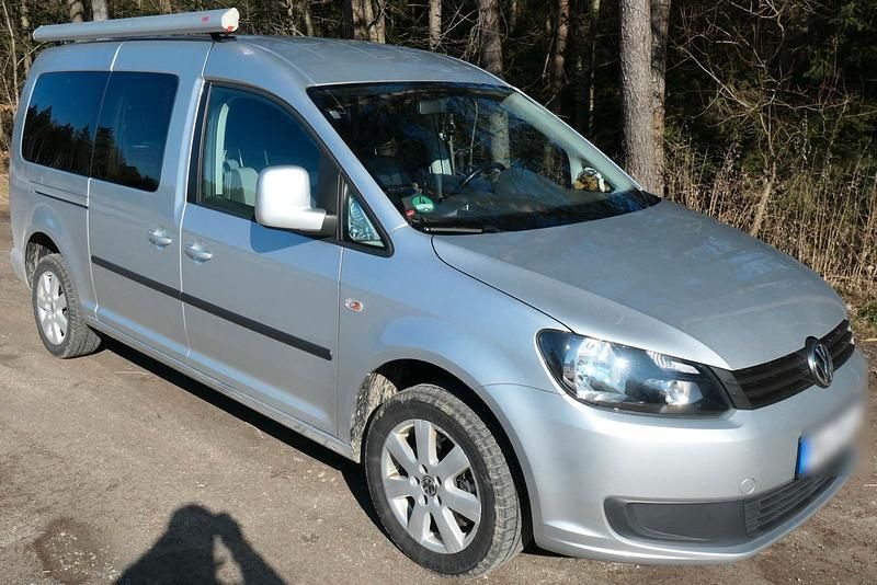 Silber Gebraucht 2013 VW Caddy Maxi Van / Kleinbus | 17.900 € - Bild 1/4