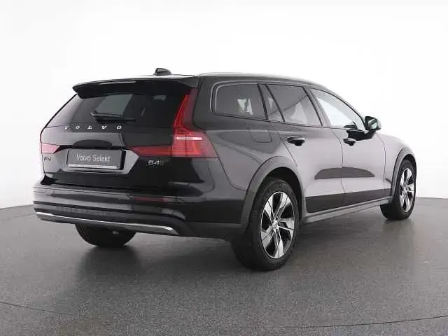 Gebraucht Volvo V60 CC 145 PS (106 kW) 2023 Kombi