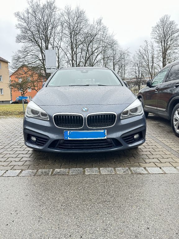 Grau Gebraucht 2017 BMW 220 Active Tourer Sport Line Van / Kleinbus | 15.000 € (Superpreis) - Bild 1/4