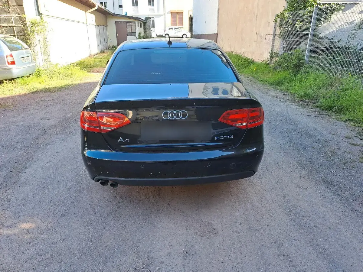 Gebraucht Audi A4 120 PS (88 kW) 2010 Schwarz Limousine