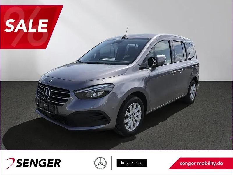 Grau Gebraucht 2023 Mercedes 180 Progressive Limousine | 26.650 € (Guter Preis) - Bild 1/1