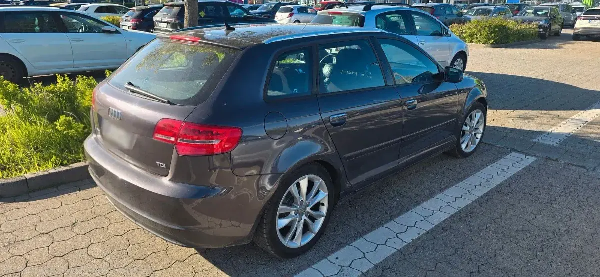 Gebraucht Audi A3 105 PS (77 kW) 2012 Violet Kleinwagen