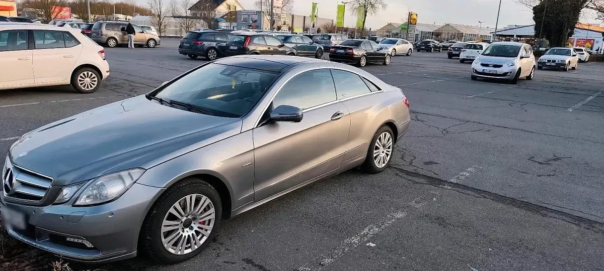 Gebraucht Mercedes E350 231 PS (169 kW) 2009 Silber Coupé