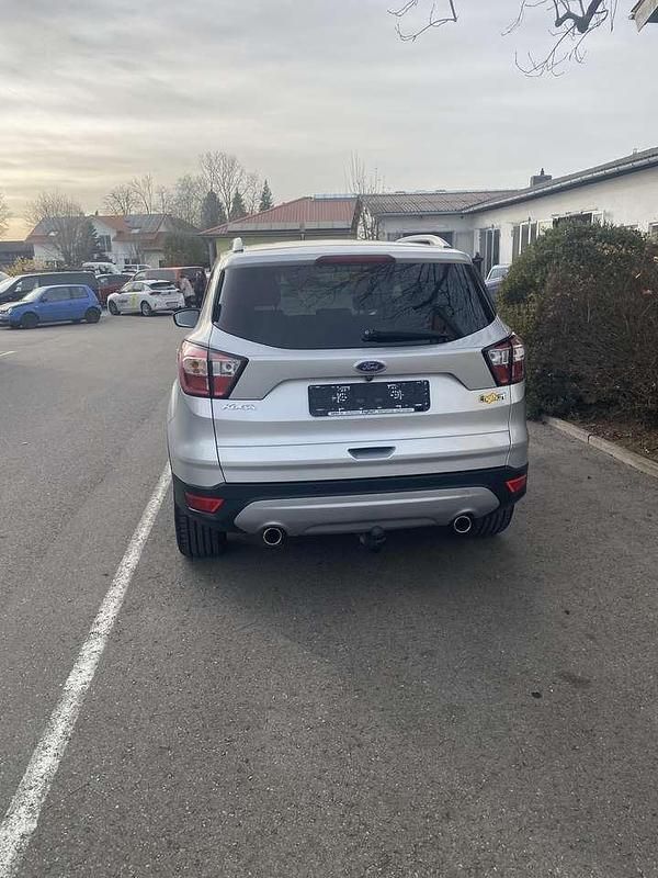 Gebraucht Ford Kuga Titanium 150 PS (110 kW) 2017 Silber SUV